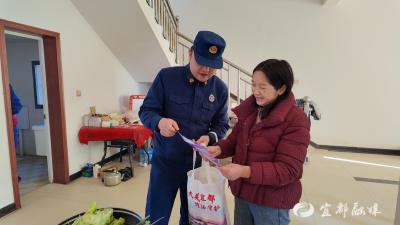 消防员上门“唠”安全，这些防火细节别大意！