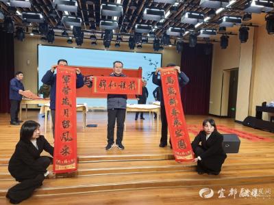 【荆楚网】春联送福暖兵心 宜都市举办“晒评议写”春联主题活动
