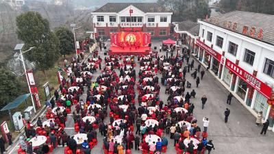 一口家乡菜 一场“民”星秀  这场乡土盛宴既有口福又有眼福