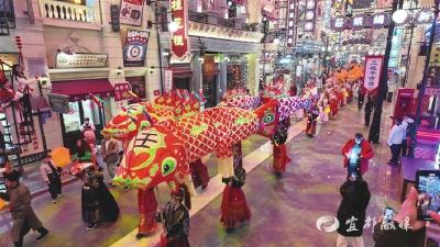 【三峡日报】“鱼影漫峡江”亮相三峡千古情景区