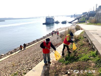 开工净滩，护江同行