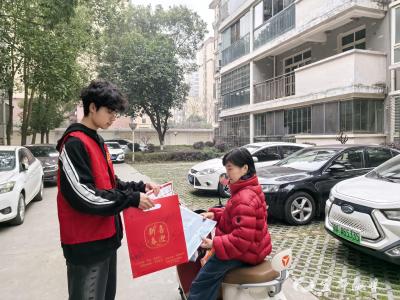 春联送老兵 温情暖寒冬