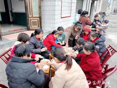 【网络中国节·春节】民俗活动迎新春 巧手生花贺丰年