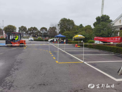 叉车“开进村”，村民家门口学技能 
