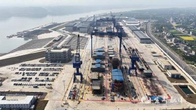 【湖北日报】达门船舶18艘出口船加速建造