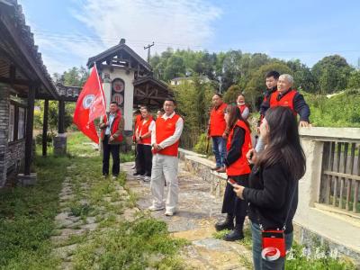 【网络中国节·清明】“长江卫士”祭英烈、忆初心