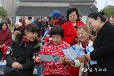【湖北日报】巾帼携手筑防线 禁毒宣传暖佳节