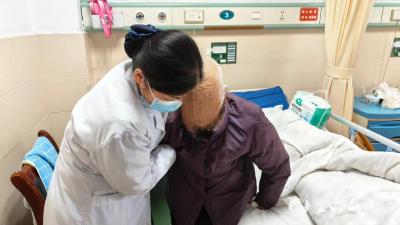 髋关节置换术让九旬老人重获行走自由