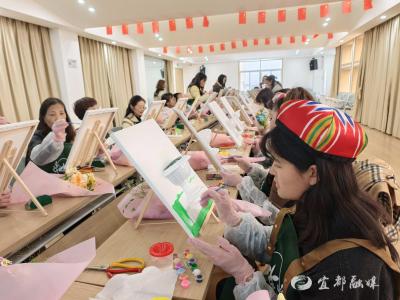 巾帼聚首，以花传情，共绘团结新图景