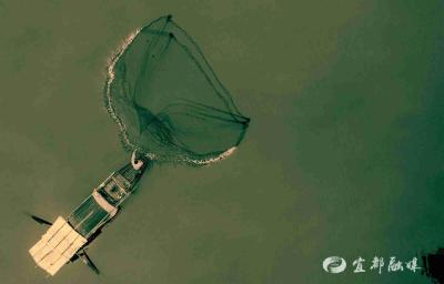 渔火隐，墨香起：宜都渔民刘庆华“上岸”记