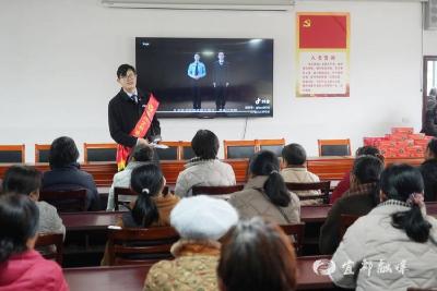 【湖北日报】金融知识进小山村里的大课堂