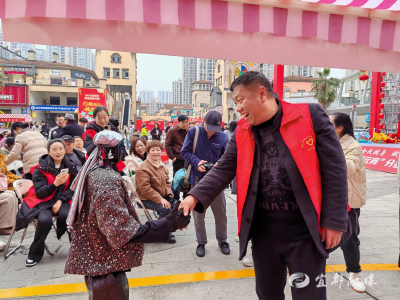 宜都：宇树机器人亮相元宵节！除了握手还可以……