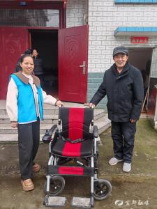 一赠一受 情满邻里