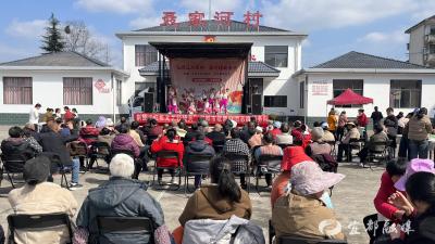 福满元宵唱大戏 法暖巾帼庆“三八”