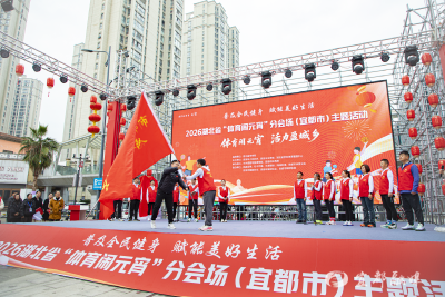 【湖北日报】奥运冠军回家过元宵，老乡个个都来露一手