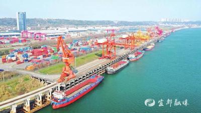 【湖北日报】宜港集团完成货物吞吐量851万吨 集装箱吞吐量同比增长14.37%