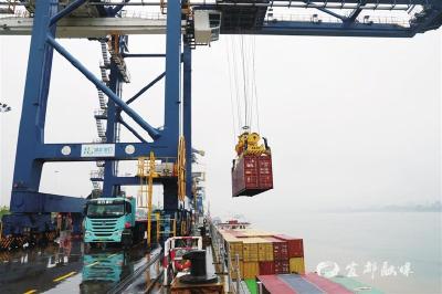 【三峡日报】三峡集装箱翻坝运输体系全面启用
