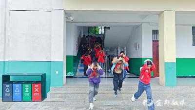 防震减灾演练，筑牢校园安全墙