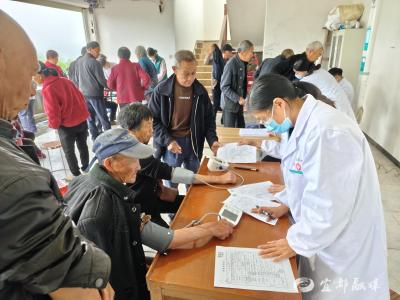 为村民健康“把脉” 义诊搬到“家门口”