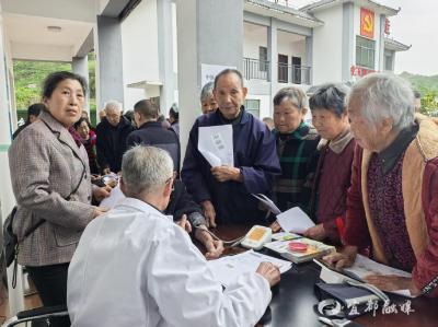 这支“深山天使”团队，把健康送到了山村老人身边