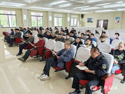 65台叉车系上“安全带”