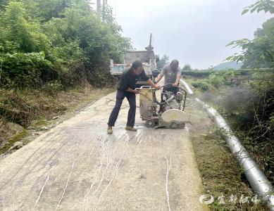 抹平路面坑洼，乡村行路质感升级