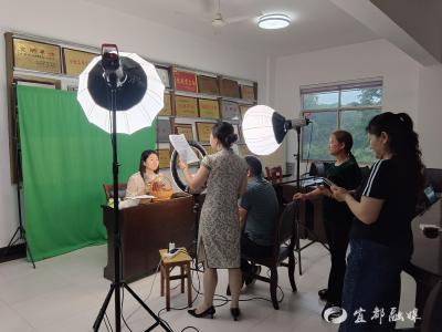 手机支架支起“直播”路
