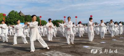 全国老年人健身大联动：宜都千人展演太极拳