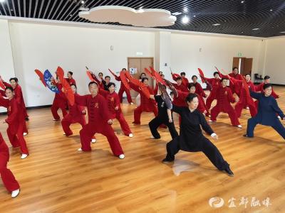 太极学员快乐健身度“五一”