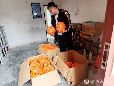 爱心篮球助力少年球场梦