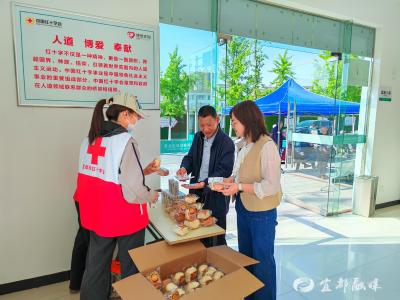免费体检进社区 贴心守护“银发健康”