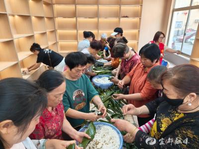 【网络中国节·端午】端午“粽”动员 邻里乐翻天  