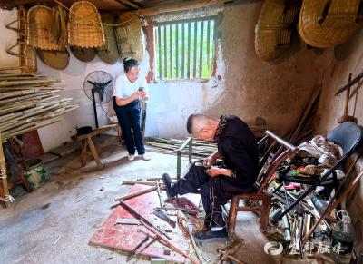 “守”艺人遇上“潮”干部，看这对组合如何“编”出新出路
