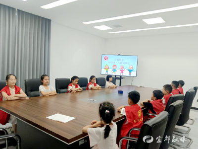 别样六一礼 萌娃当家“议”社区