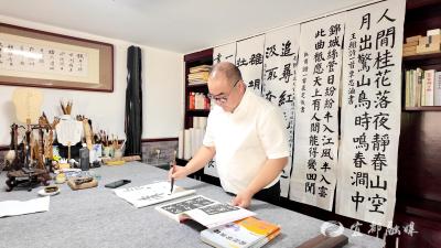 从江上捕鱼到灯下育人 刘庆华书写渔民转型精彩答卷