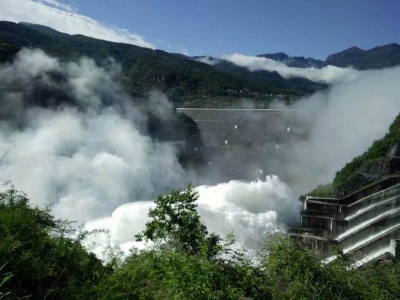 快訊| 巴東水布埡大壩開啟洩洪通道