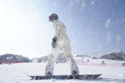 恩施绿葱坡滑雪场“开板”迎客来