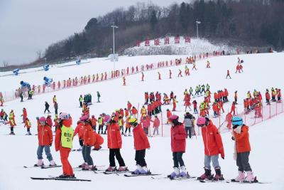 【知音湖北·南国冰雪季】300名青少年感受冰雪魅力