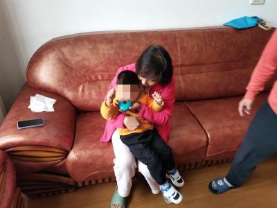 揪心！鄂州2岁男童被它卡住嘴唇，家长们千万要警惕！