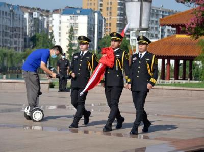 鄂州举行升国旗仪式，庆祝中国共产党成立101周年