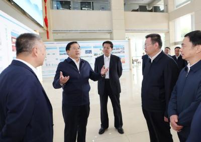 王忠林到三峡集团开展“解难题稳增长促发展”企业帮扶活动