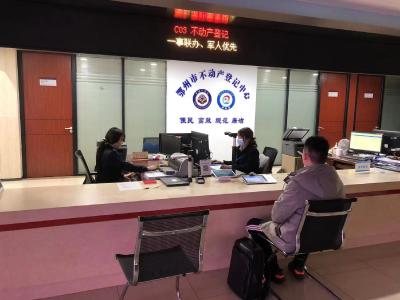 鄂州市不动产登记中心：午间不打烊 延时服务暖民心