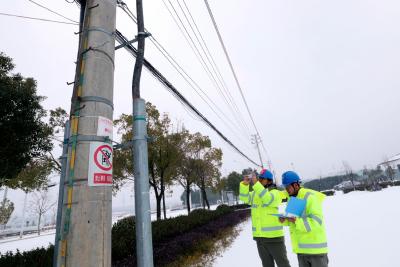 冰天雪地中，有供电人的“热辣滚烫”