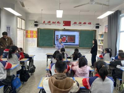 这场讲座，蒲团为青春筑牢“防毒墙”