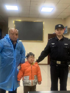 华容派出所：春夜风雨寒 警心暖童安