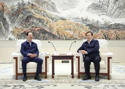 王忠林与中国电建董事长丁焰章座谈 深化战略合作 共享支点建设新机遇