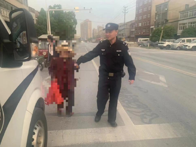 华容派出所社区民警护送迷路婆婆回家