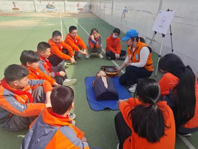 鄂州吴都小学开展安全教育周主题活动：校园变身“平安训练营”