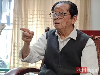 经历百次战斗，腿里至今有弹片，103岁的抗战老兵还会用日语说“缴枪不杀” 
