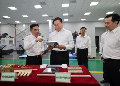 王忠林到荆州调研并主持召开座谈会时强调 坚定信心 加压奋进 努力当好江汉平原高质量发展排头兵 